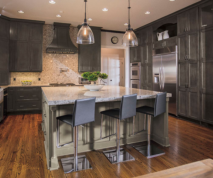 Casual Gray Kitchen Cabinets