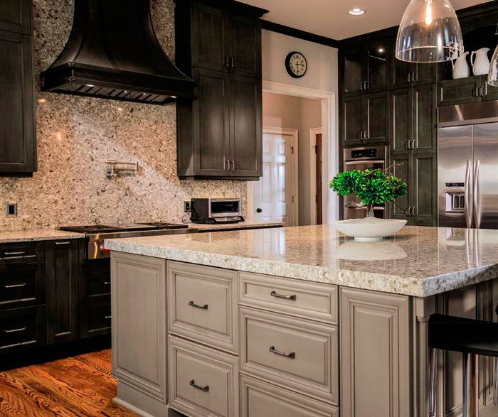 https://www.kitchencraft.com/-/media/kitchencraft/products/environment/lexington/casual_grey_kitchen_cabinets_2.jpg