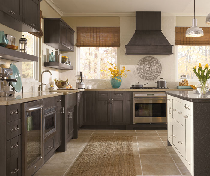 Shaker Style Cabinets in Casual Kitchen - Kitchen Craft