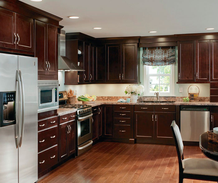 Alder cabinets in casual kitchen by Kitchen Craft Cabinetry